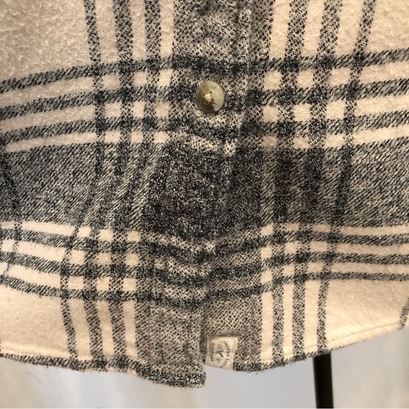 American Eagle slim fit flannel button up. - Picture 4 of 10